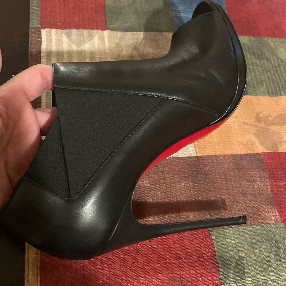 Beautiful red bottoms LV shoes - Picture 2 of 4